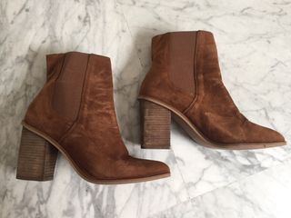 Botas marrones de piel Mango numero 38 de segunda mano por 13 EUR en  Sevilla en WALLAPOP