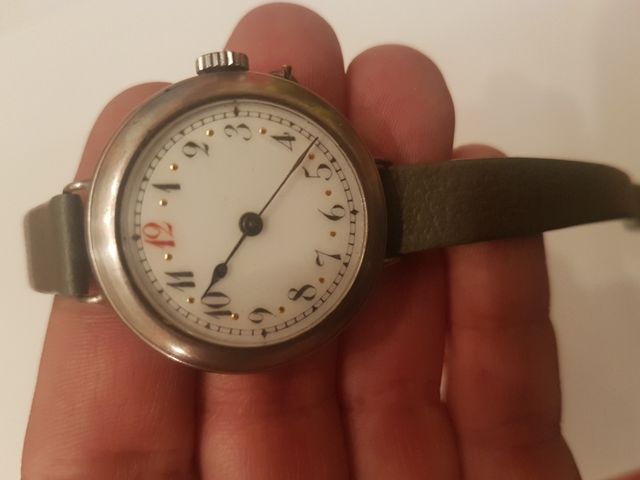 Reloj plata útero muy antiguo