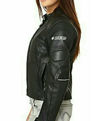 Chaqueta piel moto mujer de segunda mano por 80 EUR en Barcelona en WALLAPOP