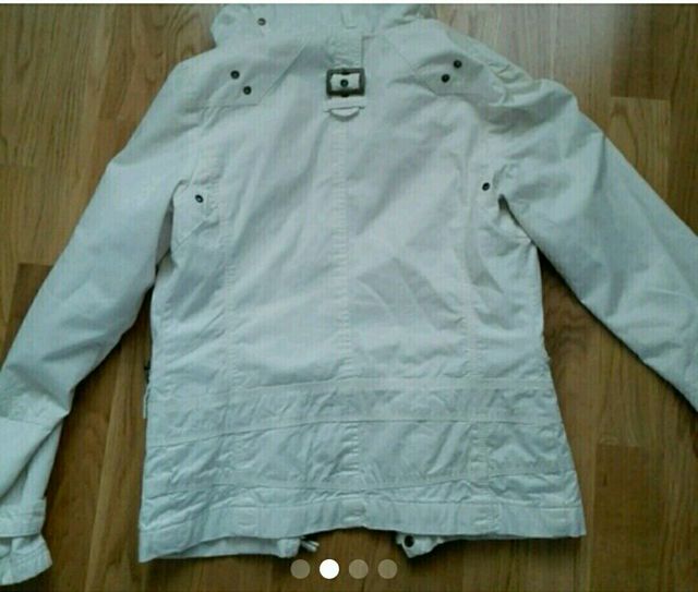 Cazadora blanca ZARA mujer