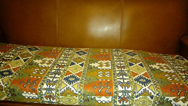 oferta, sofá vintage. recién tapizado. Buen precio