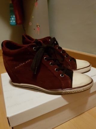 Bambas cuña Calvin Klein de segunda mano por 20 EUR en Barcelona en WALLAPOP
