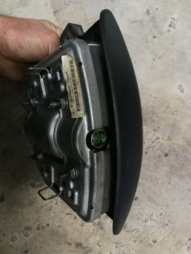 Vendo airbag Renault Clio 2?