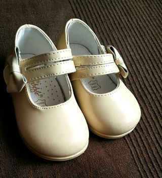 Colección Pijamas › El calzado de poca calidad propicia la aparición de hongos en los pies, no se adapta con soltura, hace rozaduras y no son confortables. Si buscas los primeros zapatos para tu bebé, cuando empieza a dar los primeros pasos, las tallas son totalmente distintas.