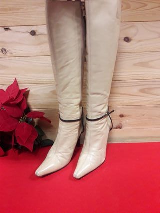 BOTAS ALTAS PURA LOPEZ de segunda mano por 45 EUR en Madrid en WALLAPOP