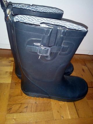 Botas de agua Zippy de segunda mano por 8 EUR en Burela en WALLAPOP