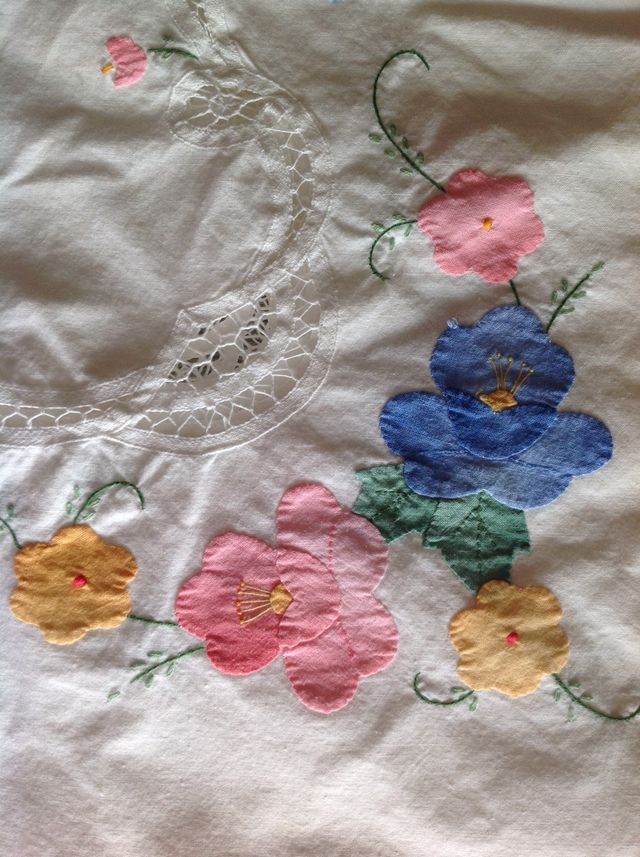 Mantel antiguo bordado