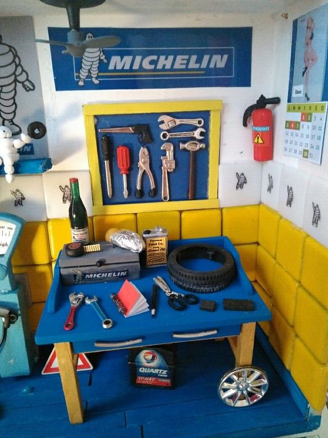 escena en miniatura taller de Michelin