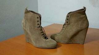 Botines mujer ante color camel con cuña de Zara de segunda mano por 15 EUR  en Valencia en WALLAPOP