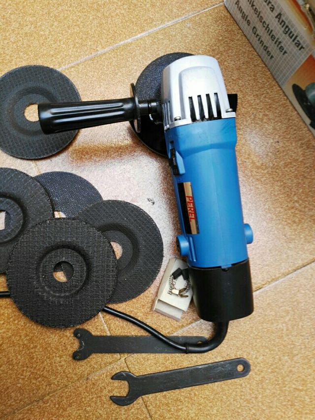 Se vende radial,amoladora Perel