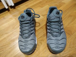 Nike tn verde grisáceo de segunda mano por 75 EUR en Barcelona en WALLAPOP