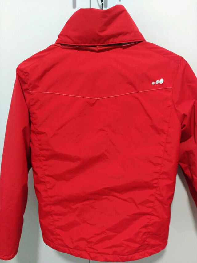 anorak rojo talla 12..