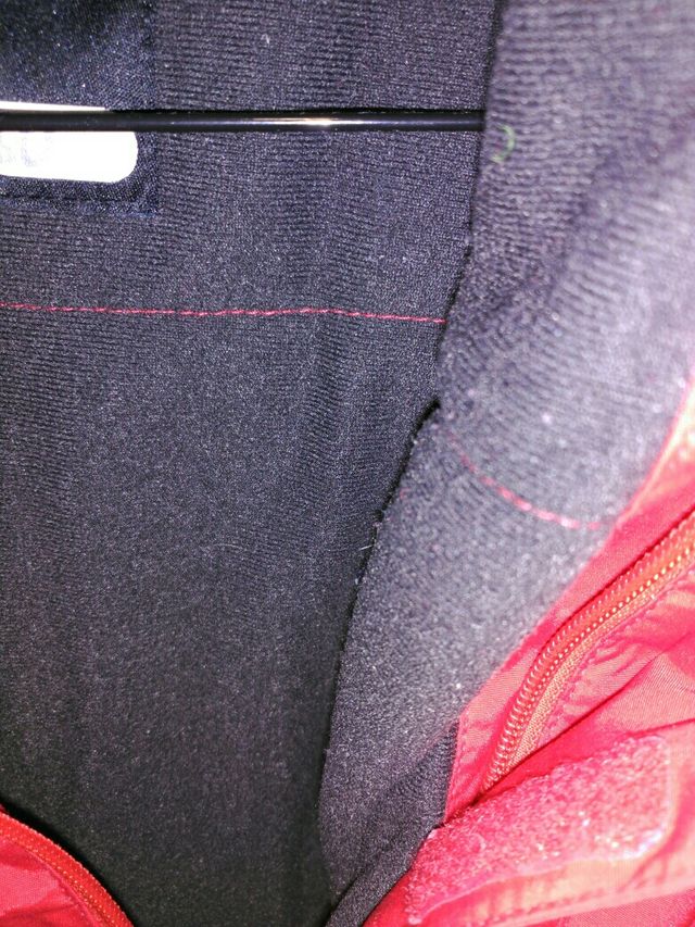 anorak rojo talla 12..