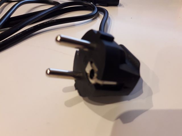 + Cavo di alimentazione per PC