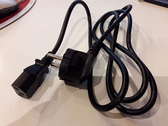 + Cavo di alimentazione per PC