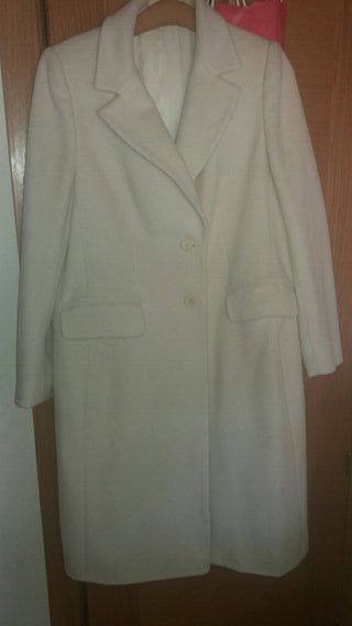 Abrigo blanco mujer El Corte Ingles de segunda mano por 30 EUR en Santiago  y Zaraiche en WALLAPOP