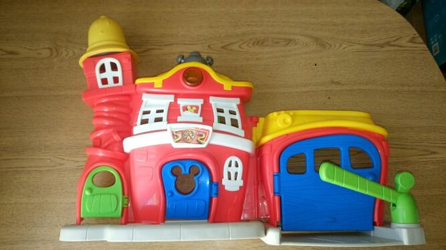 Juguete Micky Mouse con la casa