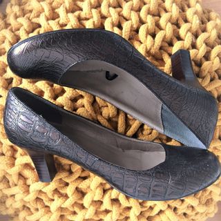 ZAPATOS MARRONES CON RELIEVE T. 38 ZAPATOS MARRONES CON RELIEVE T. 38