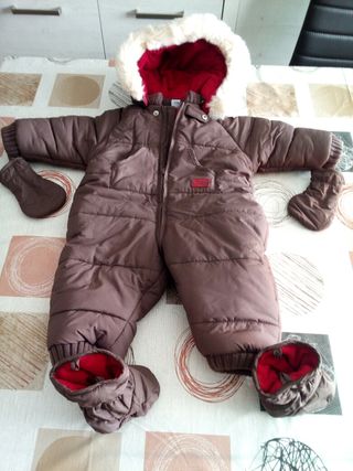 MONO BUZO BEBE PARA INVIERNO COMPRADO ZARA KIDS. de segunda mano por 10 EUR  en Sant Boi de Llobregat en WALLAPOP