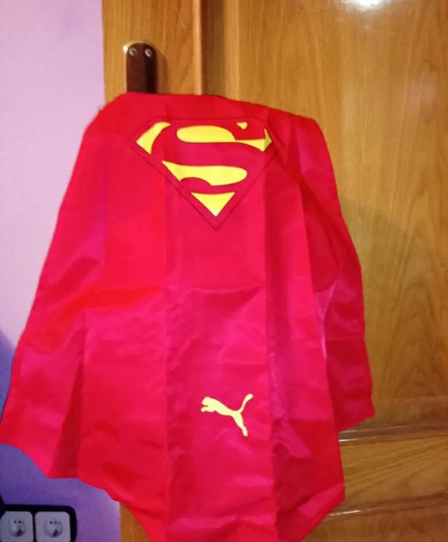 Mochila Puma Superman con capa nueva SIN ESTRENAR