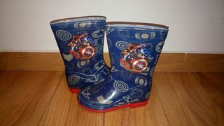 Botas de agua Capitan America de segunda mano por 8 EUR en Getafe en  WALLAPOP