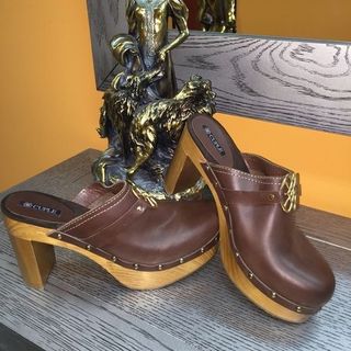 Zuecos Cuplé!!! de segunda mano por 49,99 EUR en Melilla en WALLAPOP