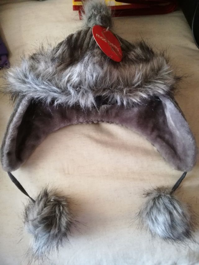 Gorro con orejeras a estrenar.