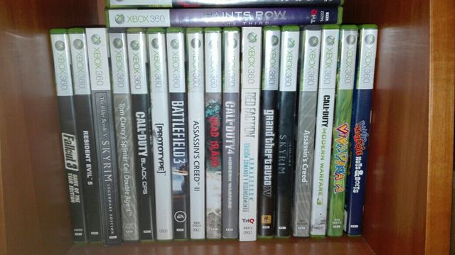 Xbox 360+controller+batteria+cavo+18 giochi