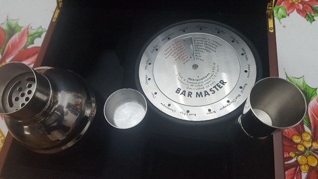 Coctelera profesional con estuche y utensilios