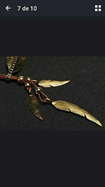 COLLAR CRUZADO PLUMAS.