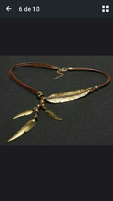 COLLAR CRUZADO PLUMAS.