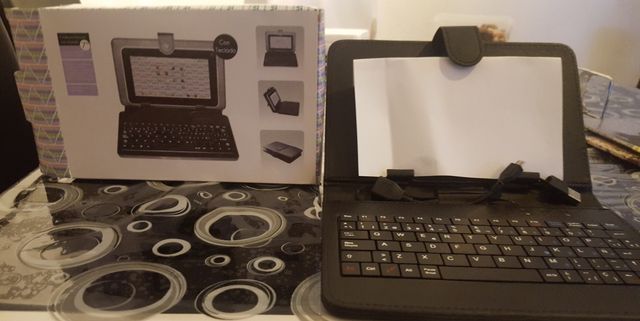 Funda con teclado 7"