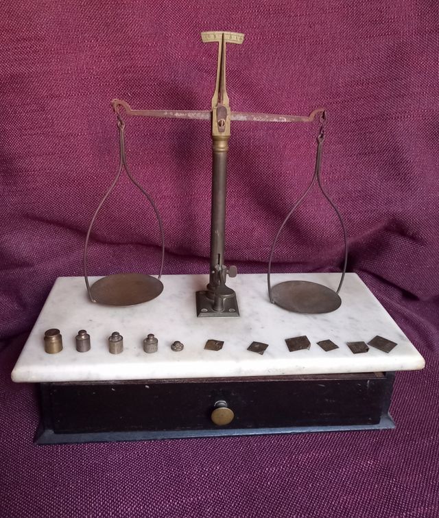 Antigua Balanza de precisión