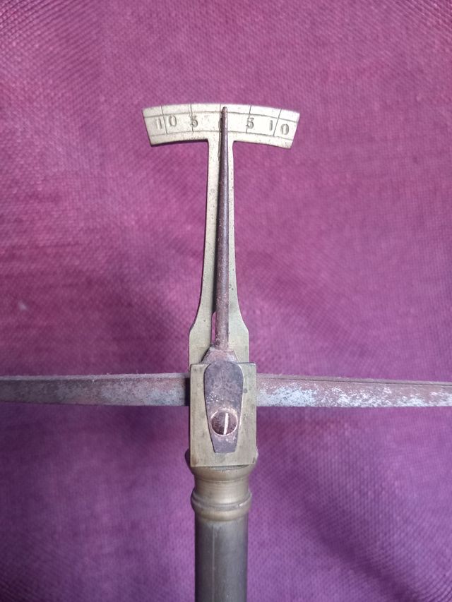 Antigua Balanza de precisión