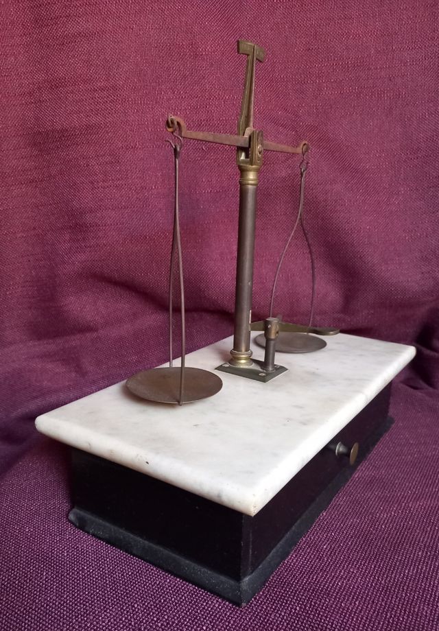 Antigua Balanza de precisión