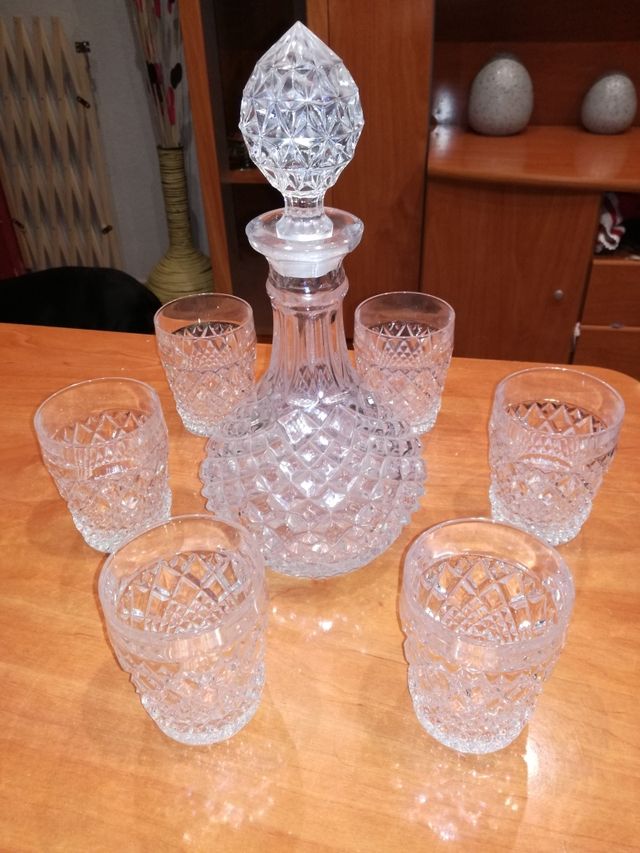 juego de vasos y jarra para el licor