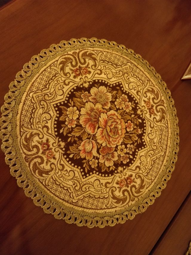 Pañitos antiguos, 4 en total, a 8€cada uno