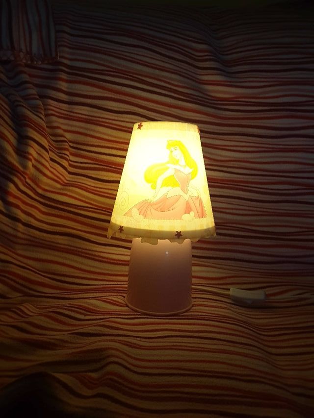 Lámpara de sobremesa de las princesas disney
