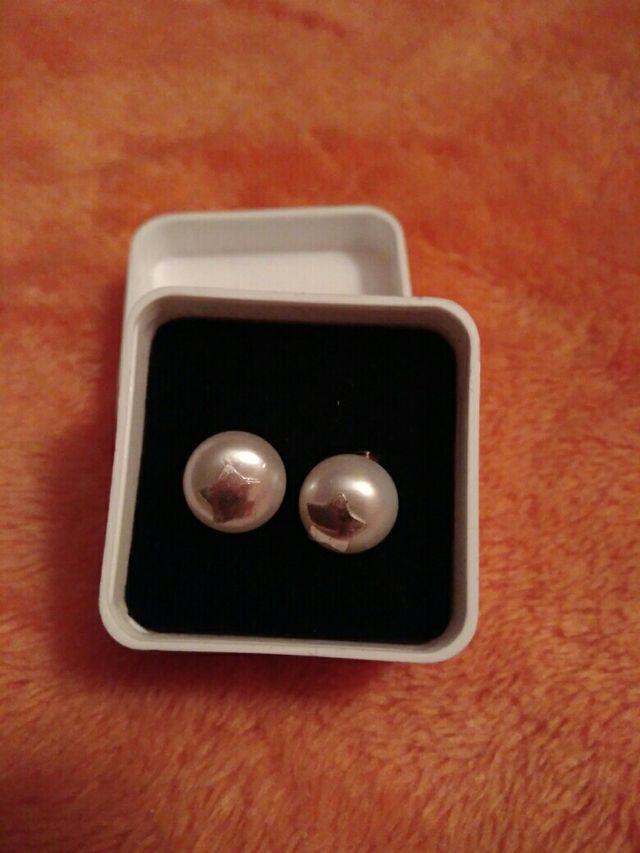 pedientes perla