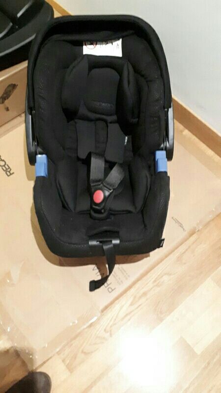 sillita de coche marca recaro está nueva