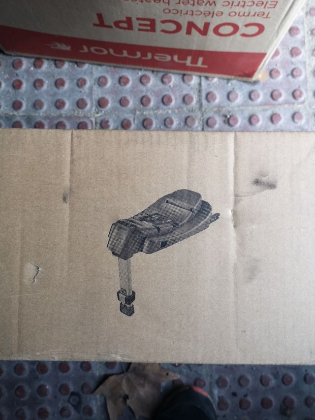 sillita de coche marca recaro está nueva