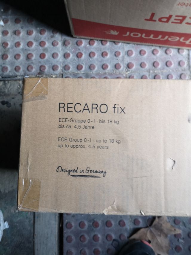 sillita de coche marca recaro está nueva