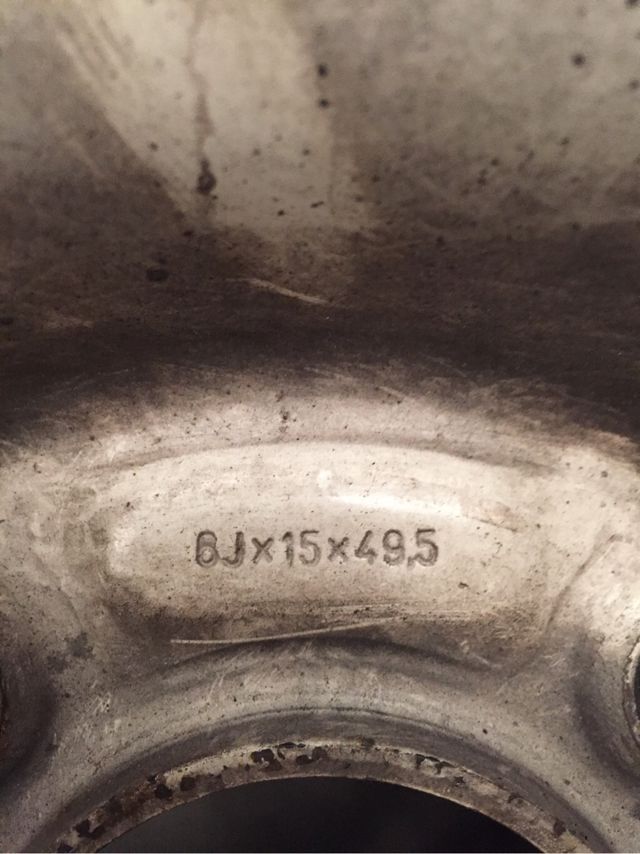 Llanta chapa con neumático invierno