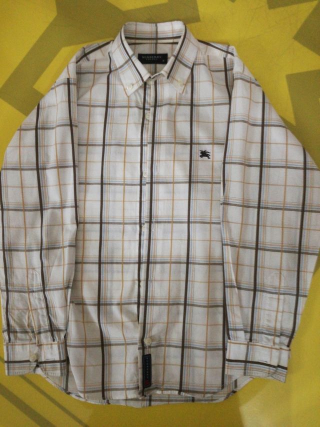 BURBERRY. 8 años.Talla justo