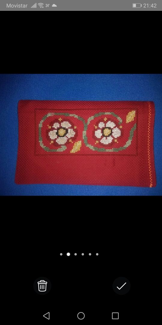 Realizo cuadros de punto de cruz