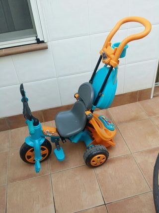 triciclo feber azul y naranja