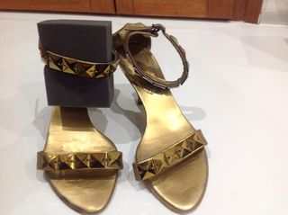 Sandalias Pedro del Hierro de segunda mano por 20 EUR en L\\'Ametlla del  Vallès en WALLAPOP