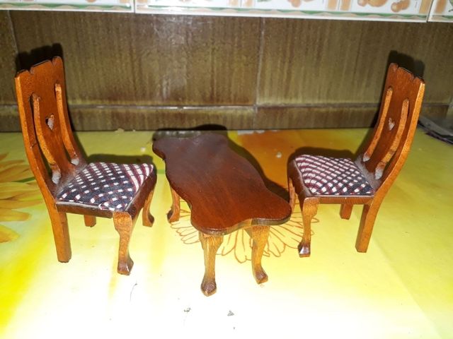 Mesa y sillas comedor casa de muñecas de segunda mano por 4 € en ... Mesa y sillas comedor casa de muñecas de segunda mano por 4 € en ...