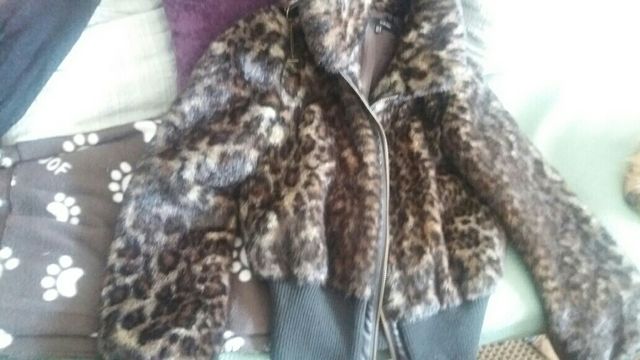 Chaqueta print piel sintético