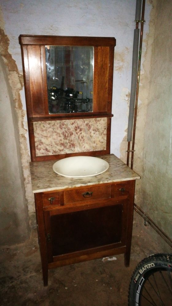 Mueble lavabo antiguo